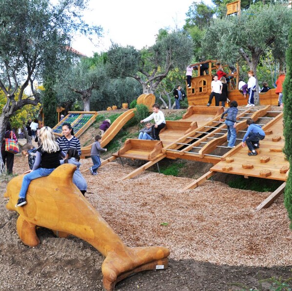 A playground with wooden slides and climbing structures. - Beautiful studio with airco cabin 4pers view and sea front. 
WIFI and Parking (Le Lavandou)