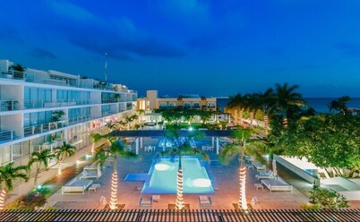Romantic Beach Loft | Private Terrace | Near 5th