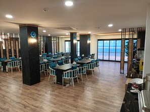 Restaurant - The Marine Hotel  (Arsin)