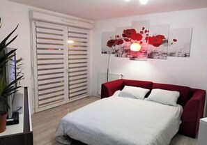3 chambres, coffres-forts dans les chambres, bureau