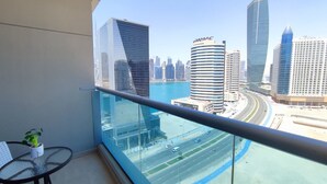 Design Studio | Balcony - SuperHost - Elite Studio With Balcony Overlooking the Canal (Dubai)
