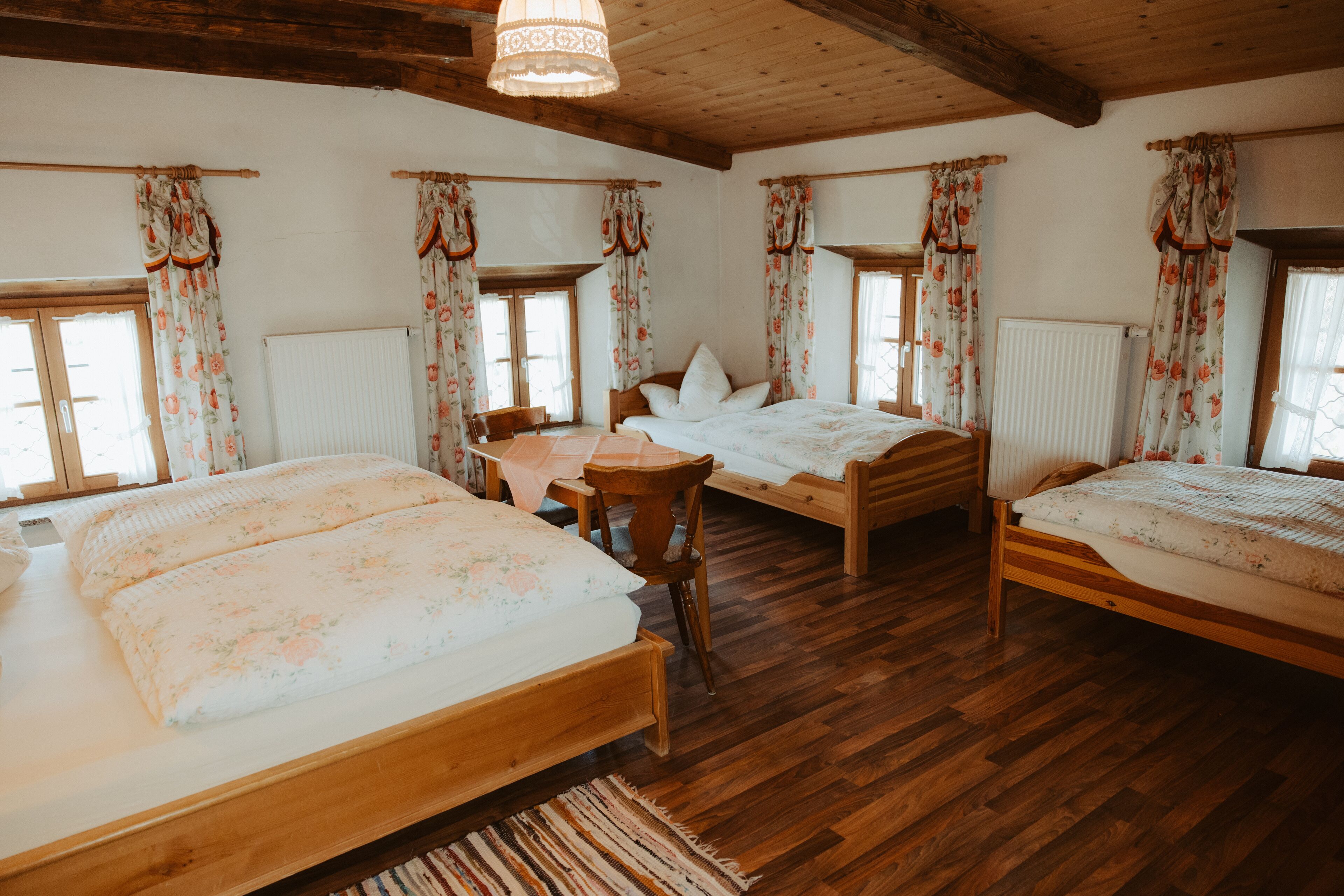 3 bedrooms, travel crib, free WiFi, bed sheets