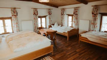 3 bedrooms, travel crib, free WiFi, bed sheets