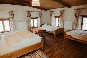 3 Schlafzimmer, Reisekinderbett, kostenloses WLAN, Bettwäsche