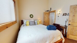 2 عدّة غرف نوم ومكواة/لوح كي وواي فاي مجانًا وملاءات أسرّة