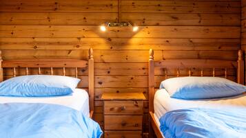 Cottage | 2 bedrooms, individually decorated, individually furnished, free WiFi