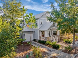 Exterior - Great summer deals! Golf cart & bikes included! Steps to pool, close to beach (Santa Rosa Beach)
