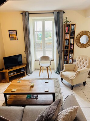 TV, DVD-spiller og bøker