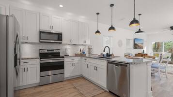 House, Multiple Beds, Patio, Garden View | Private kitchen | Fridge, microwave, oven, stovetop