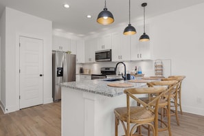 House, Multiple Beds, Patio, Garden View | Private kitchen | Fridge, microwave, oven, stovetop