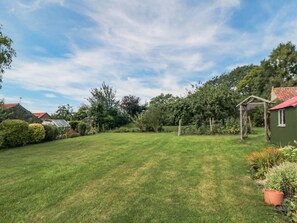 Property grounds - Appletree Cottage (Scarborough)