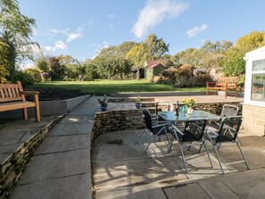 Property grounds - Appletree Cottage (Scarborough)