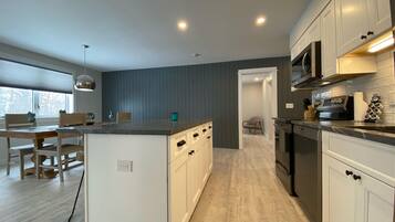 Condo, 1 Bedroom | Private kitchen | Fridge, oven, coffee/tea maker, toaster