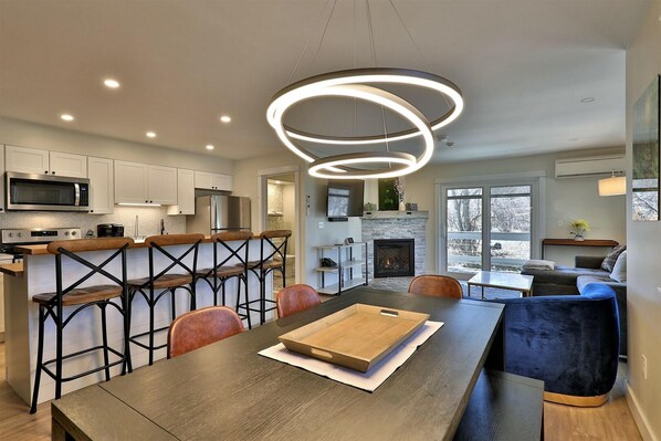 Condo, 1 Bedroom | Dining