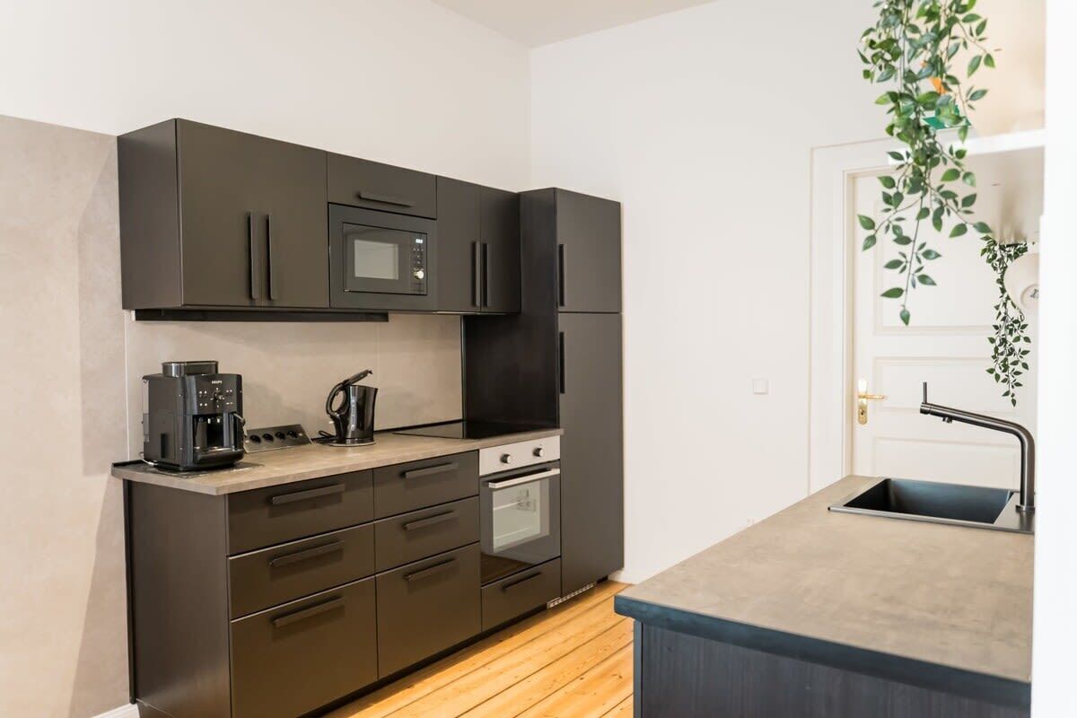 Kühlschrank, Mikrowelle, Ofen, Herdplatte