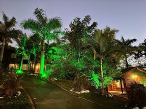 المنطقة المحيطة بالمنشأة