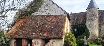 Romantic hideaway for 2 by a Medieval Chateau with pool