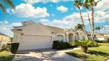 House, 5 Bedrooms | Exterior