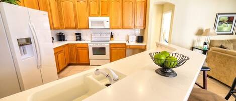 House, 5 Bedrooms | Private kitchen