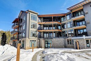 Condo, 2 Bedrooms | Exterior