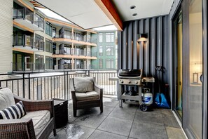 Condo, 2 Bedrooms | Dining
