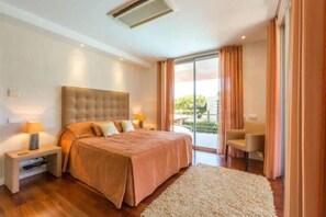 5 chambres, fer et planche Ă repasser, Wi-Fi, draps fournis