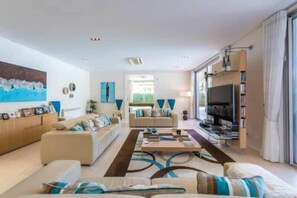 TV, DVD-spiller og kontorer