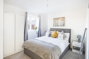 3 habitaciones, ropa de cama de alta calidad y cortinas blackout 