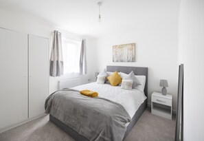 3 bedrooms, premium bedding, blackout curtains, free WiFi