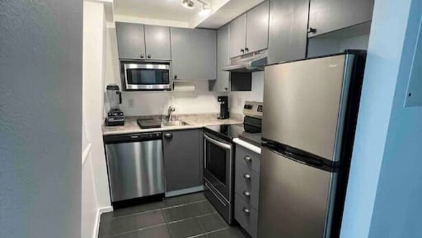 Coffee/tea maker, fridge, microwave, oven - Beautiful Top Floor Loft in the heart of the City (Seattle)