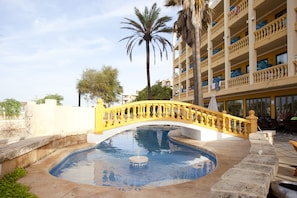 Außenpool (je nach Saison geöffnet)