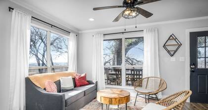 River Walk | Fire Pit | BBQ | Sleeps 17 | 3 Cabins