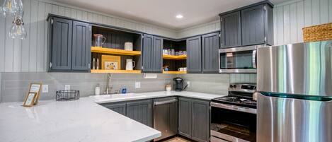 Frigorífic, microones, forn i placa de cuina