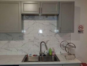 Private kitchen - Entire Studio Apt + Patio + Lake View + Private (Charlotte)