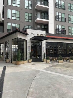 Exterior - 2 Story Penthouse in Buckhead (Atlanta)