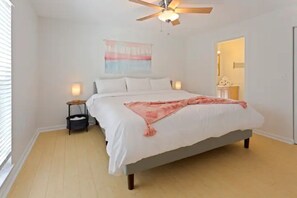 5 chambres, bureau, fer et planche à repasser, lit parapluie