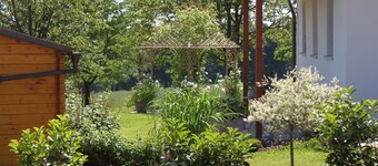 Exclusively and high-quality equipped ***** apartment with large garden