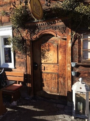 Exterior detail - Wonderful Sankt Anton ski apartment. 3min walk to all main lifts/ski school (Sankt Anton am Arlberg)