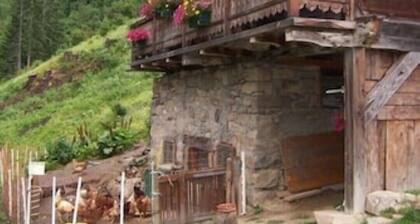 Wonderful Sankt Anton ski apartment. 3min walk to all main lifts/ski school