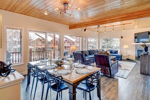 Condo, 2 Bedrooms | Dining