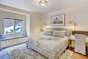 Condo, 2 Bedrooms