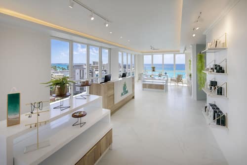 Couples treatment room(s), sauna, Turkish bath/hammam, body treatments