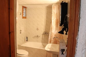 Haartrockner, Handtücher, Shampoo