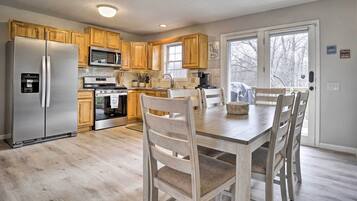 Fridge, microwave, stovetop, dishwasher