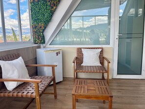 Premium-Suite, Whirlpool, Stadtblick | Wohnbereich