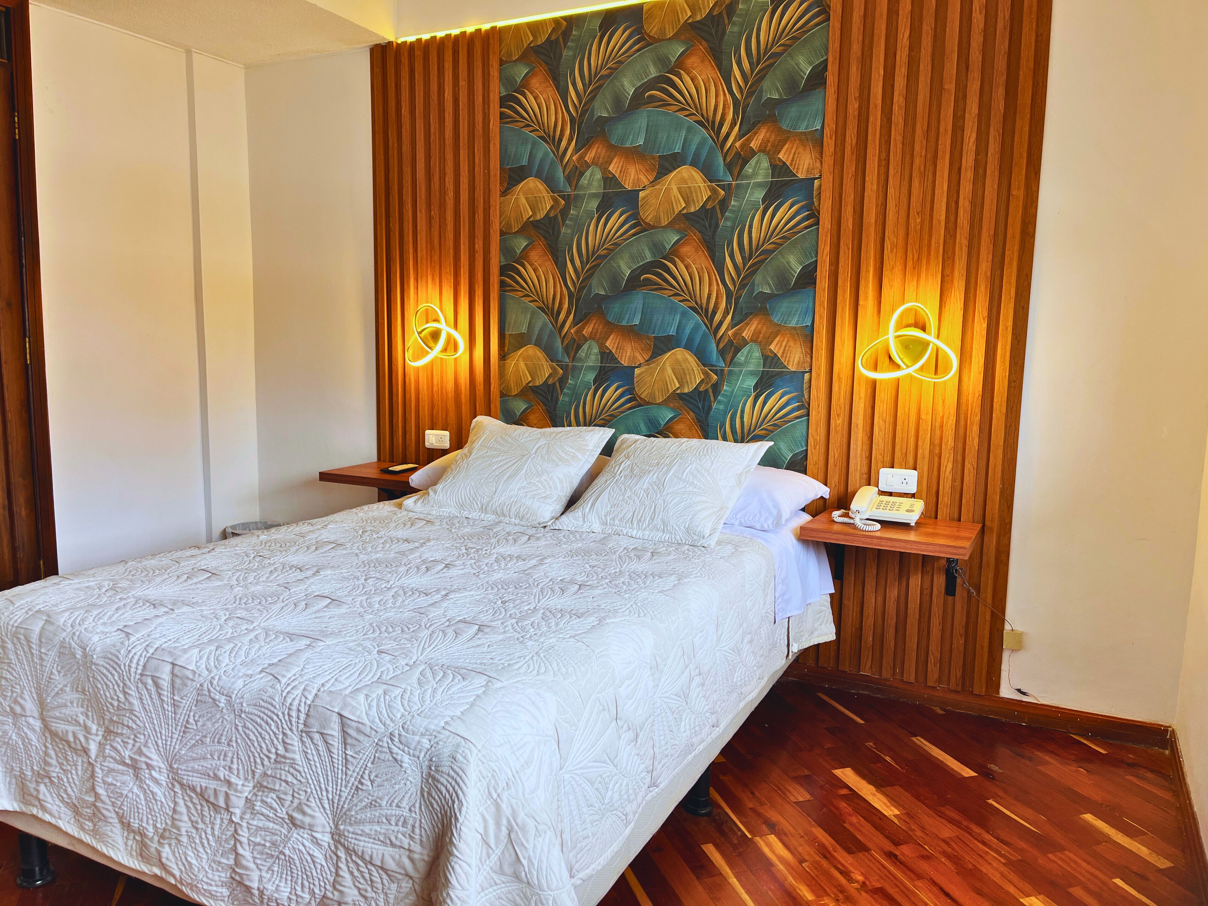 Standard-huone, 1 parisänky, näköala puutarhaan, puutarha-alue | Ylelliset vuodevaatteet, työpöytä