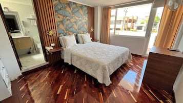 Ropa de cama de alta calidad y escritorio