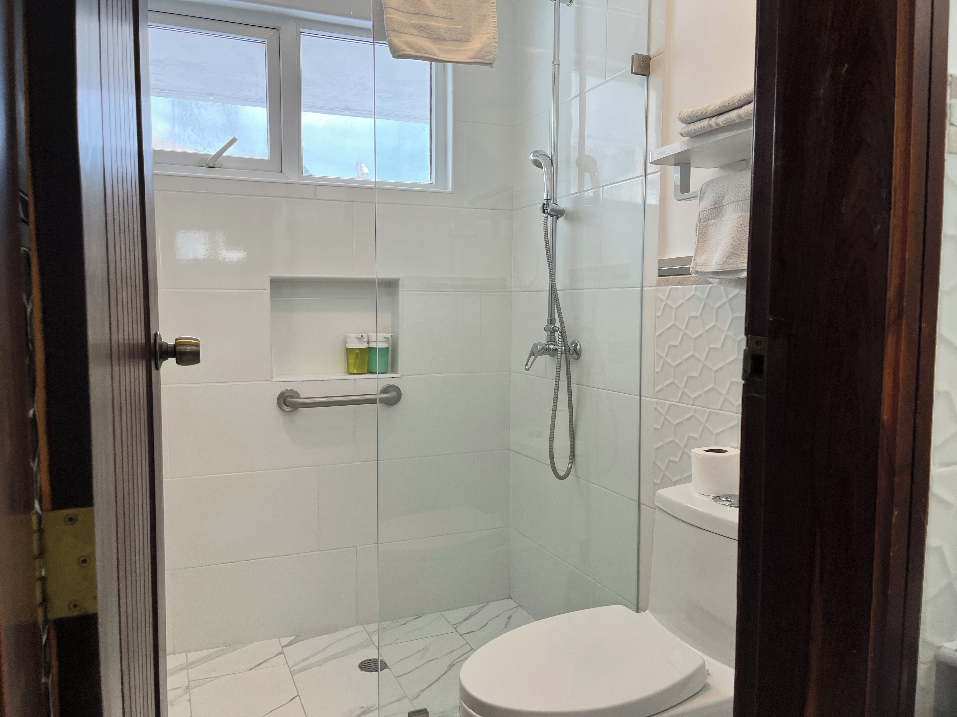 Junior Room, 1 Double Bed, Garden View, Garden Area | Bathroom | Hair dryer, towels, soap, shampoo
