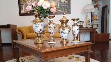 50-inch flat-screen TV with cable channels, TV, heated floors