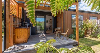 A charming coastal studio just a few steps from the beach